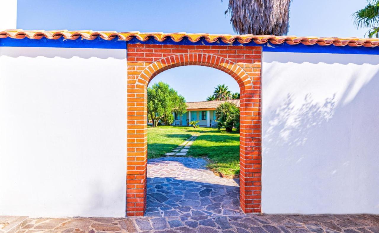 Agriturismo Is Cortillaris 까브라스 외부 사진