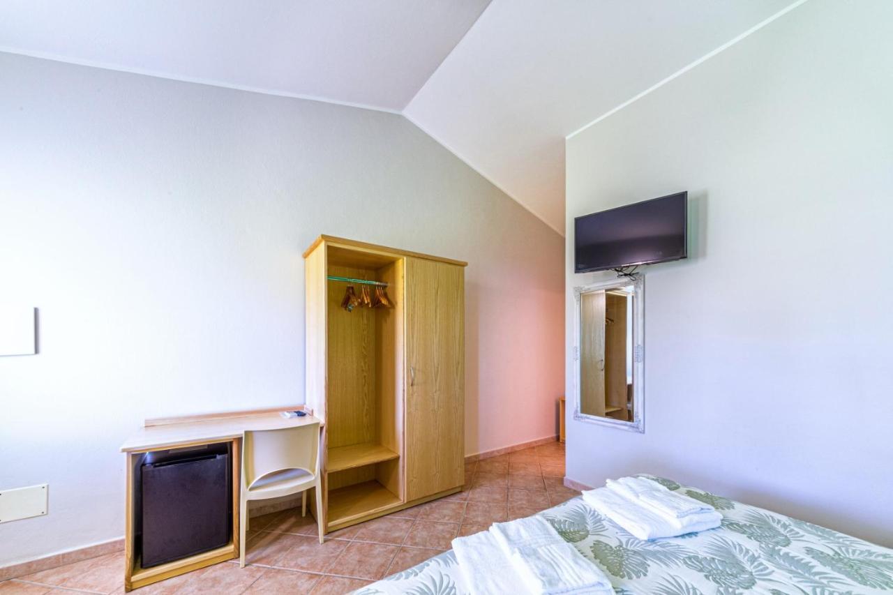 Agriturismo Is Cortillaris 까브라스 외부 사진