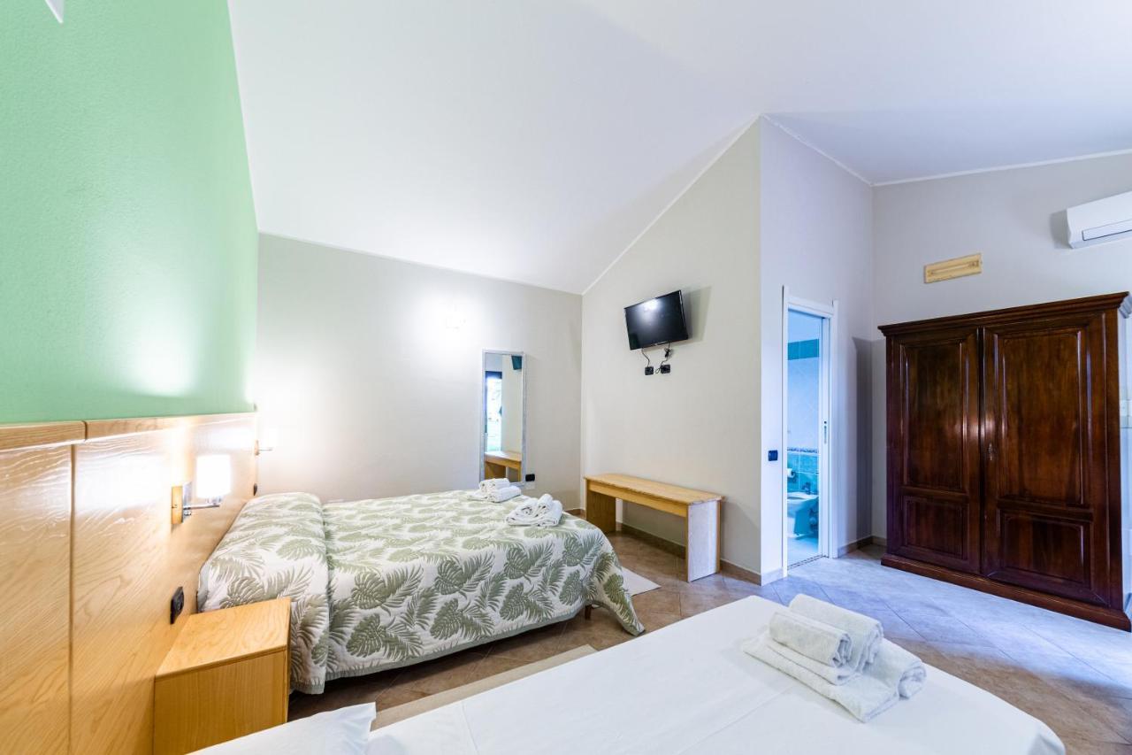 Agriturismo Is Cortillaris 까브라스 외부 사진