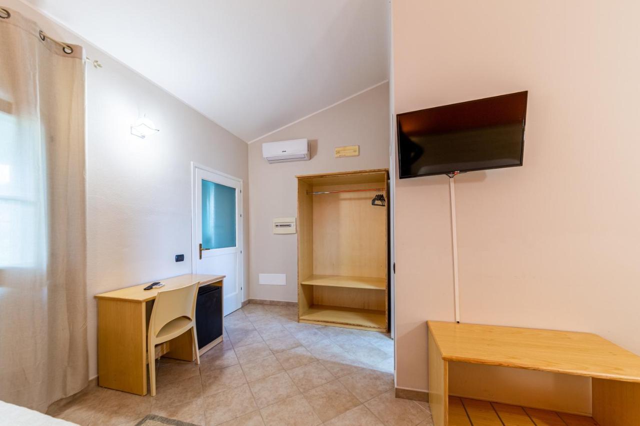 Agriturismo Is Cortillaris 까브라스 외부 사진